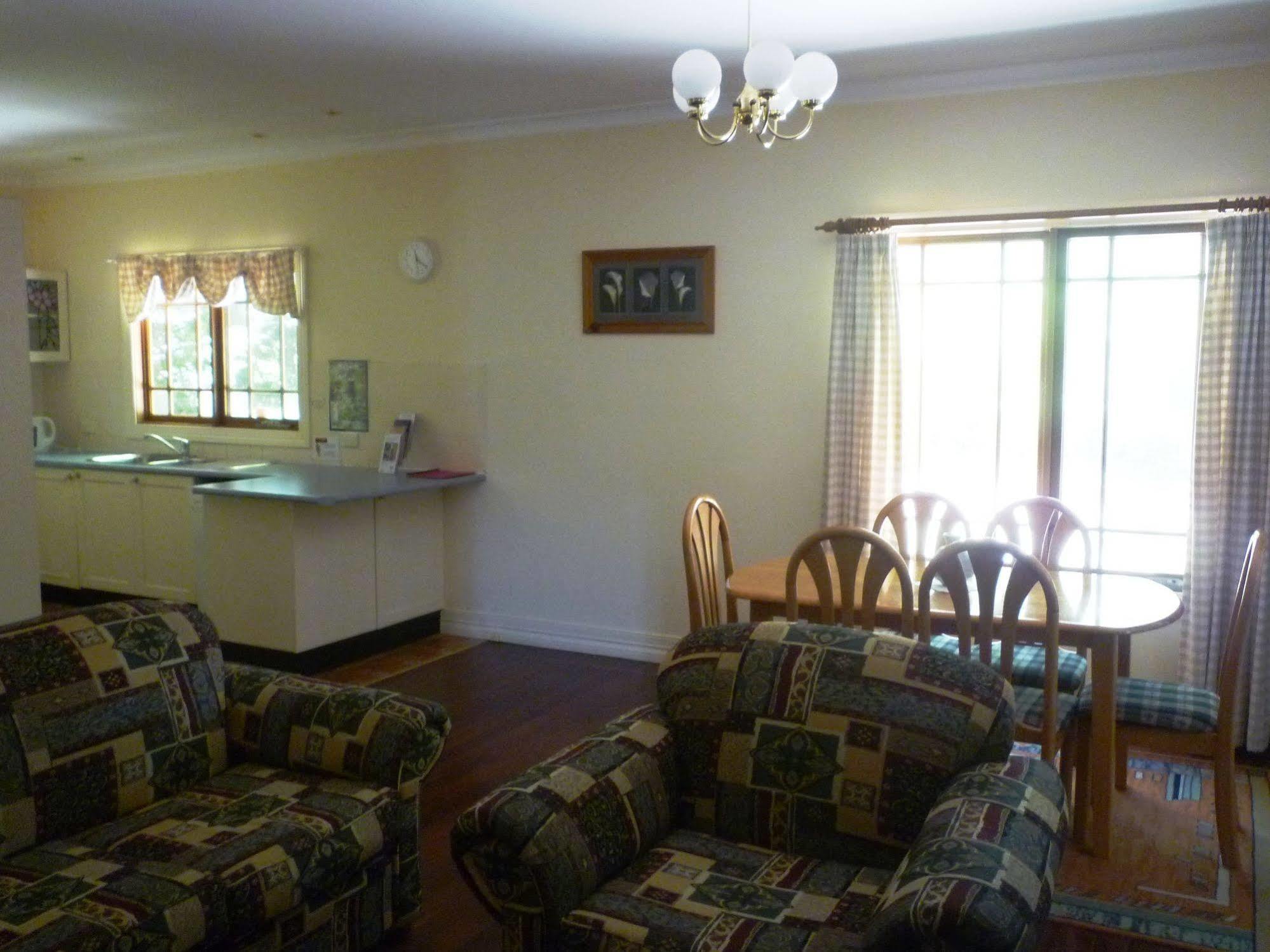 Whispering Pines Cottages Wentworth Falls Exterior photo